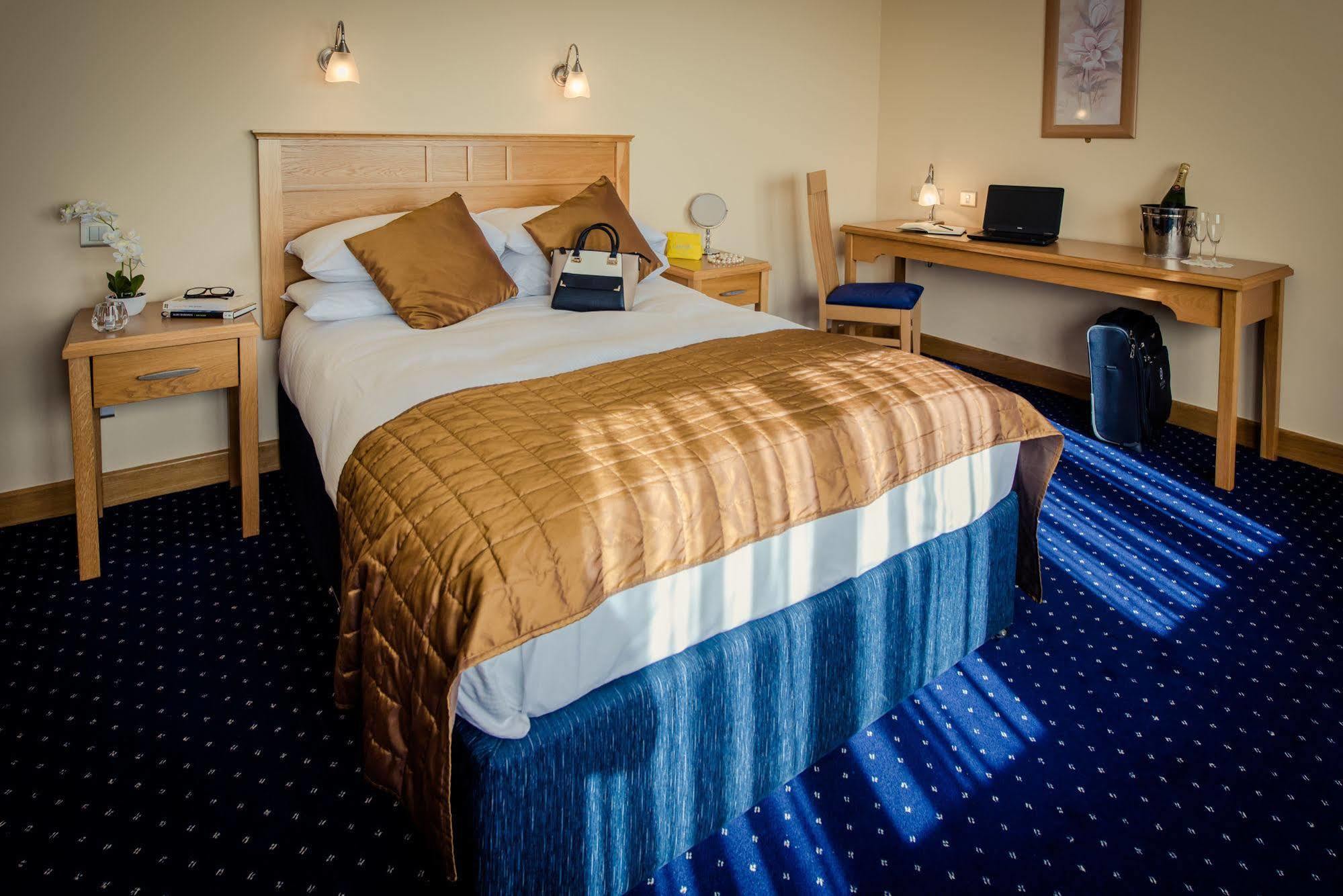 Rochestown Lodge Hotel Dun Laoghaire Bagian luar foto
